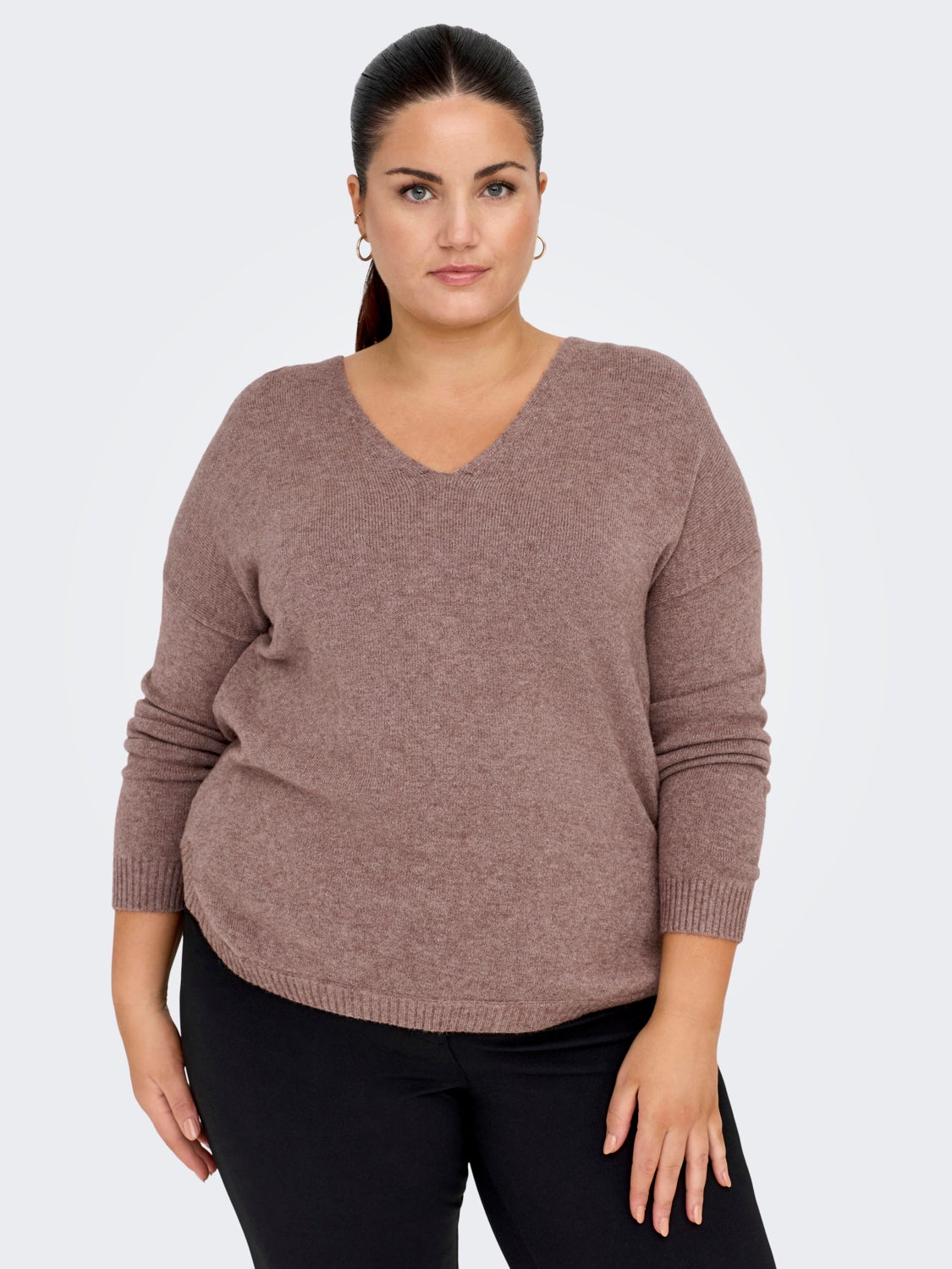 Curvy V-neck Knitted Pullover
