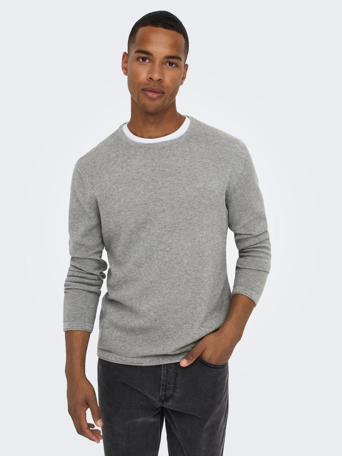 Knitted pullover crew neck