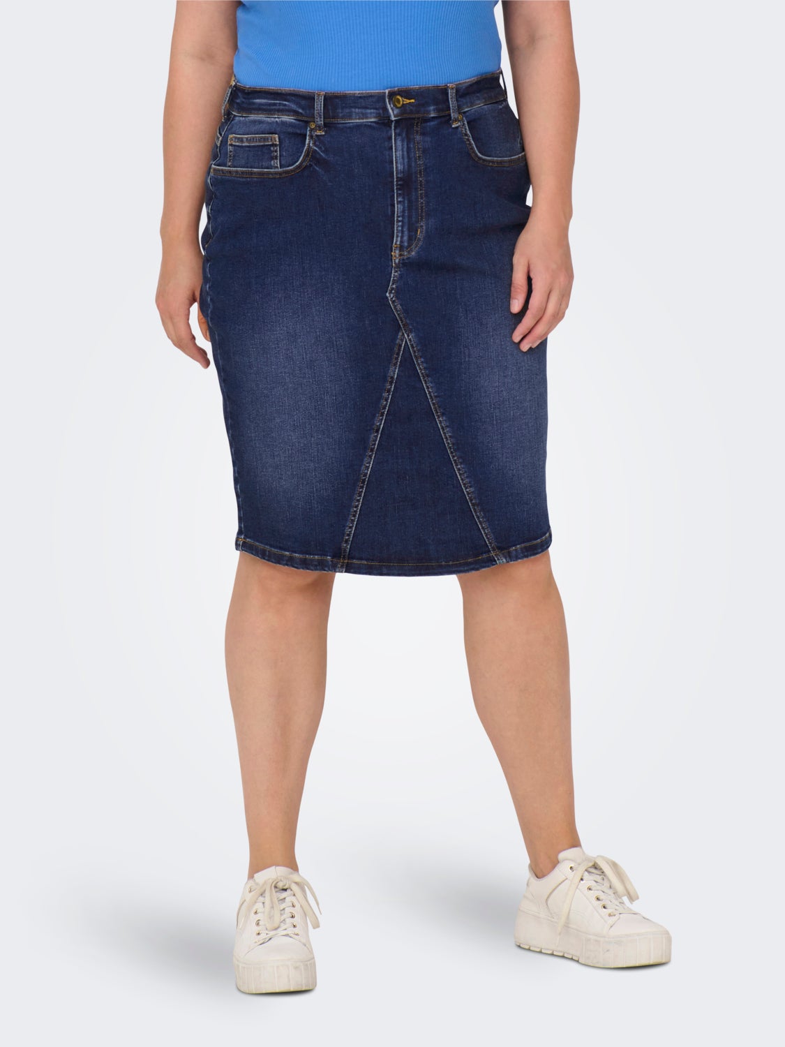 Curvy denim skirt