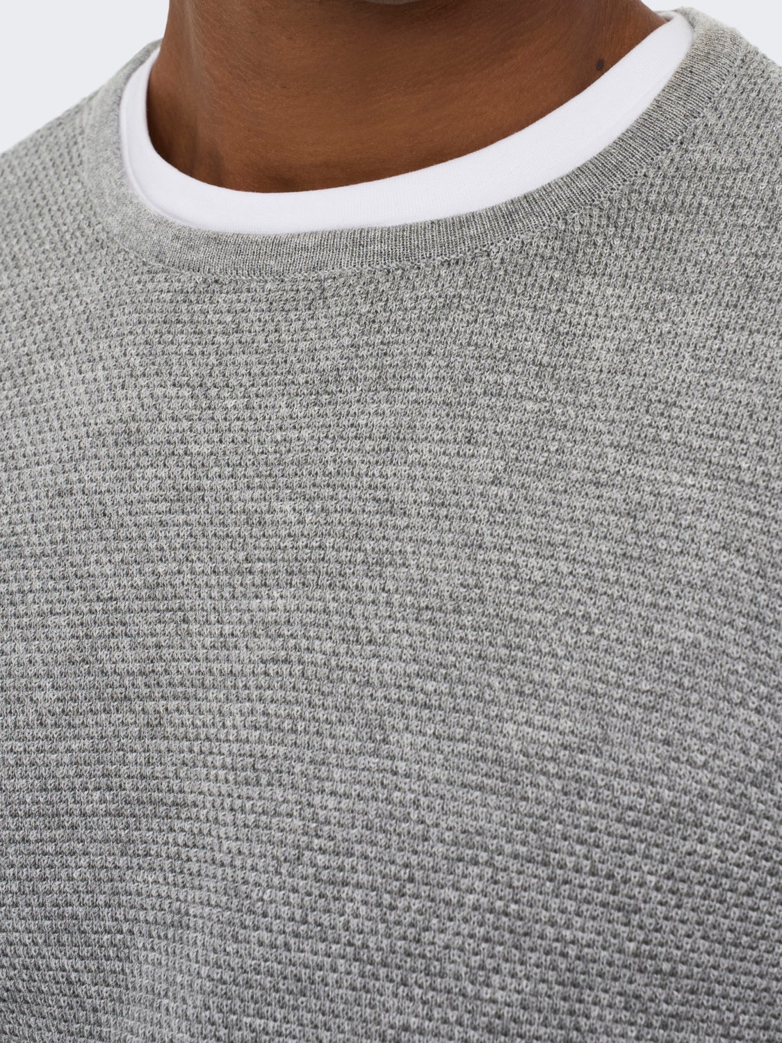 Knitted pullover crew neck