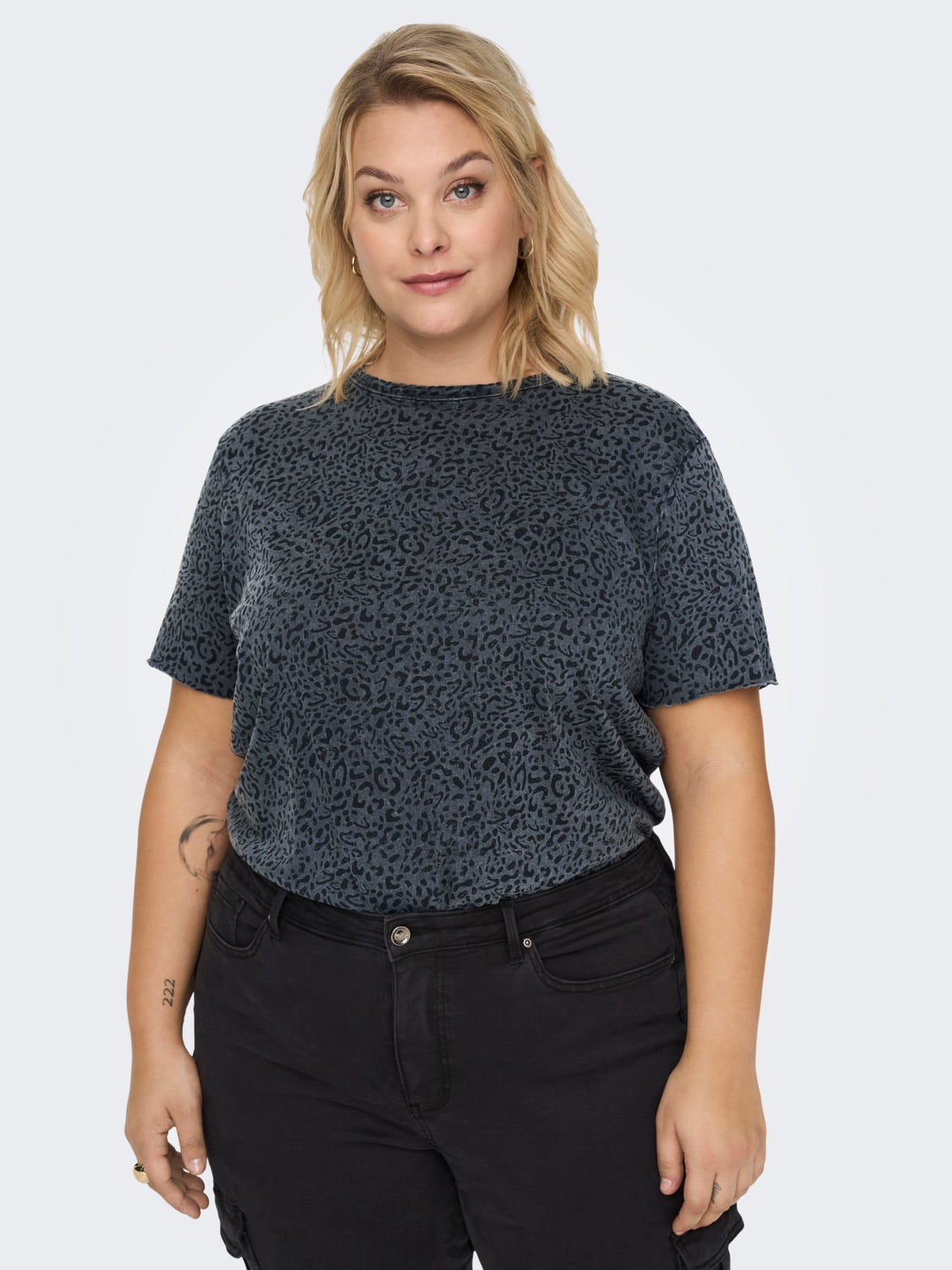 Curvy patterned T-shirt