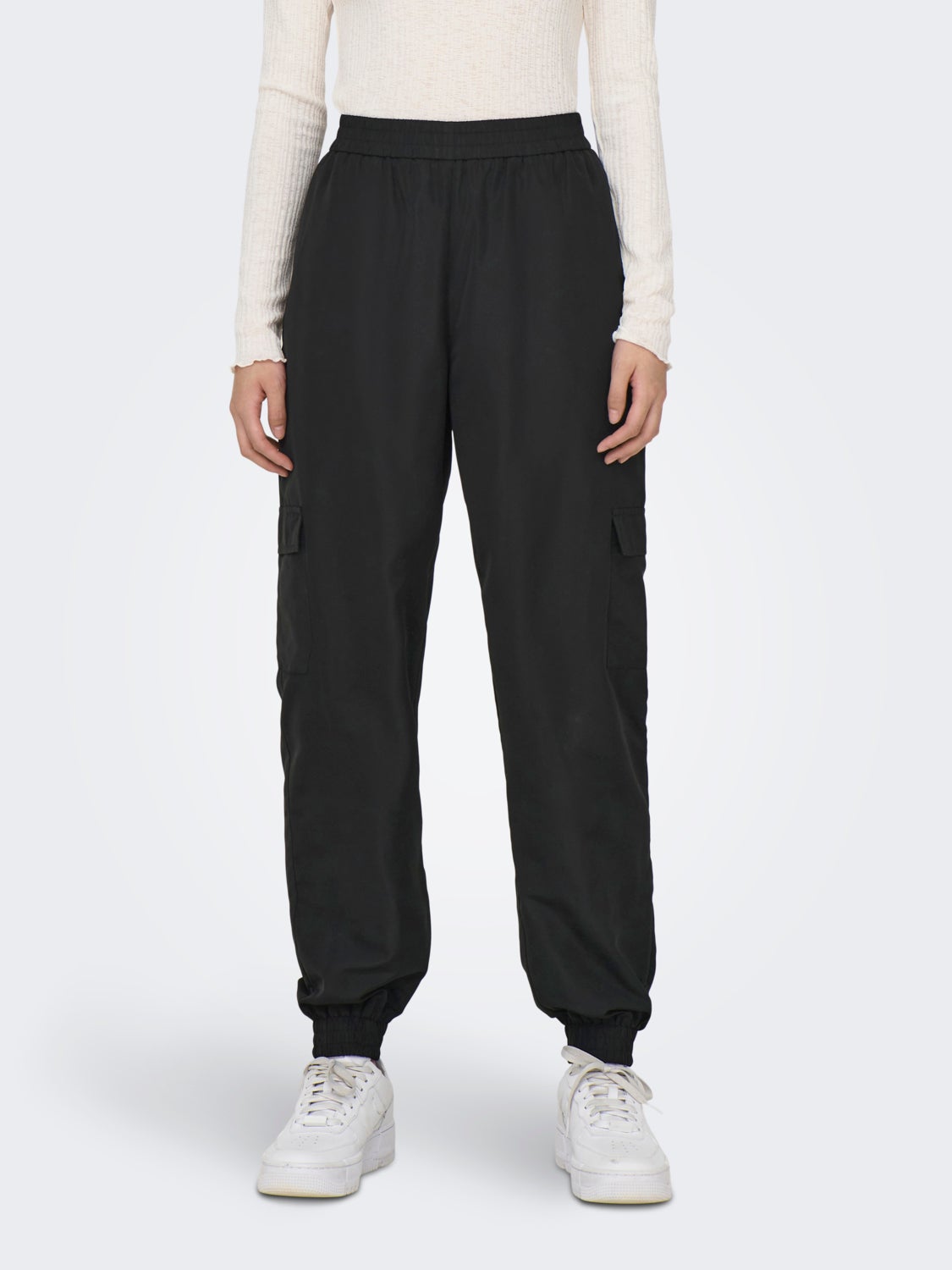Cargo trousers with mid waist