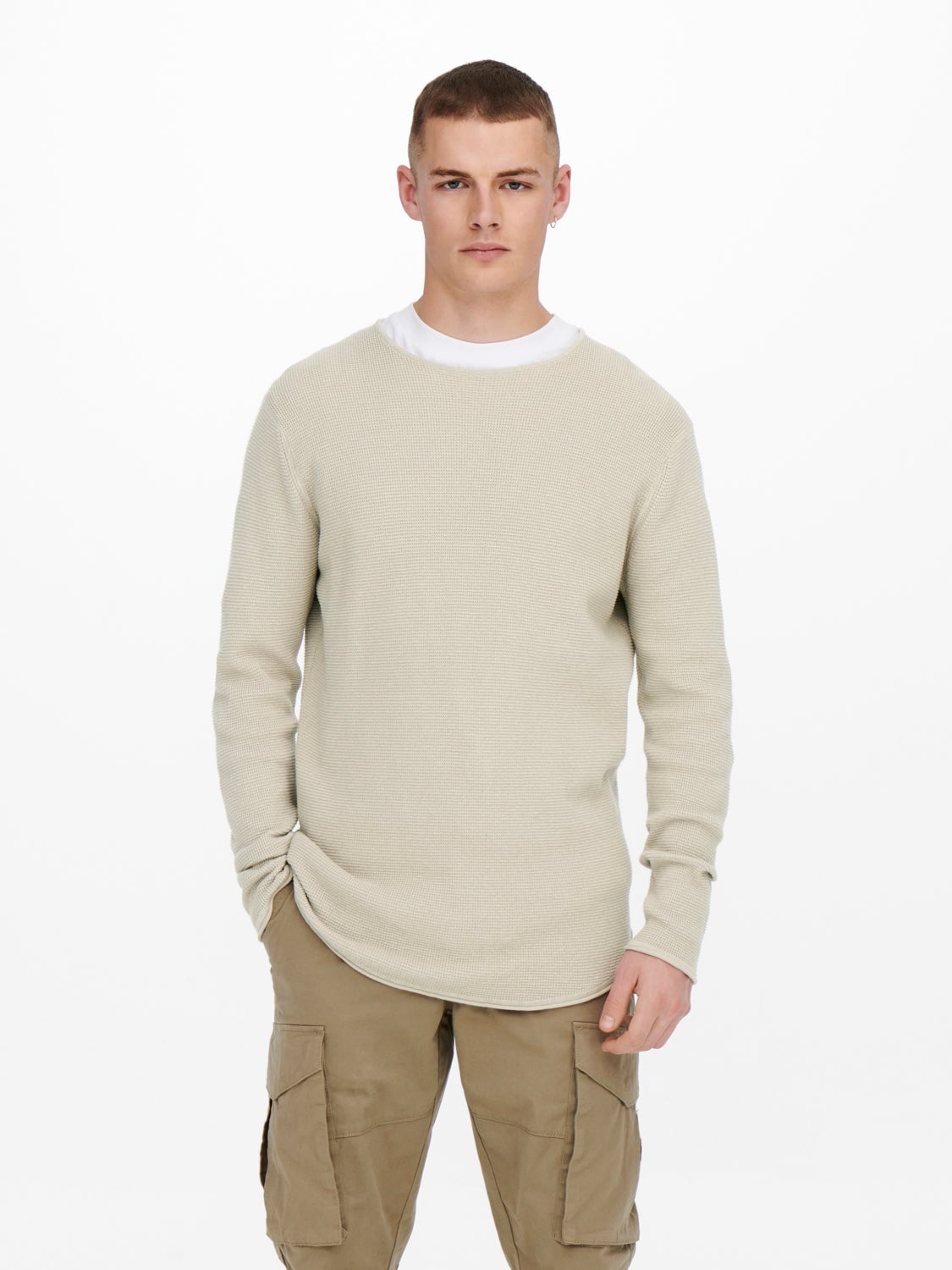 Solid color knitted pullover