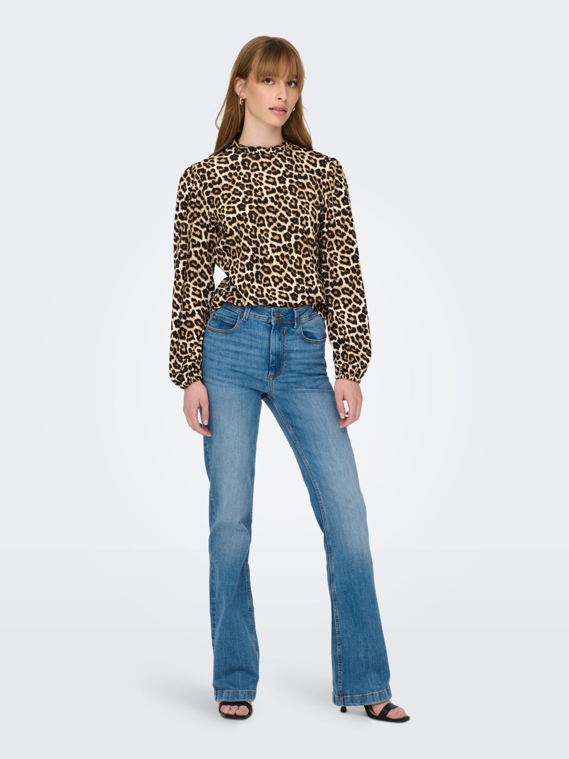 Top with long sleeves and high neck