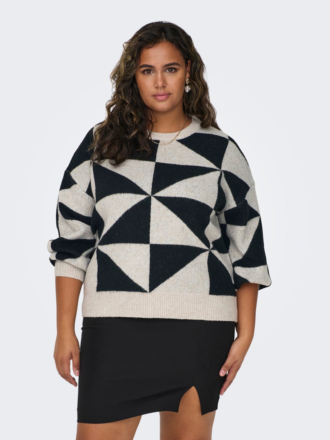 Curvy o-neck knitted pullover