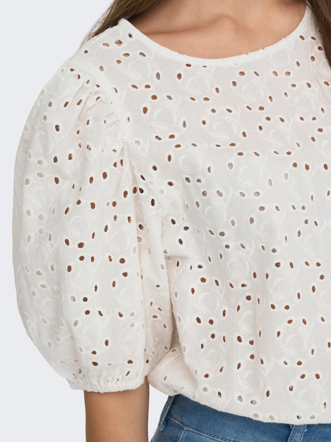 O-neck top with volume sleeves