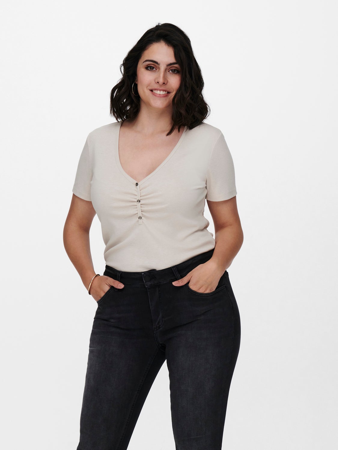 Curvy v-neck T-shirt