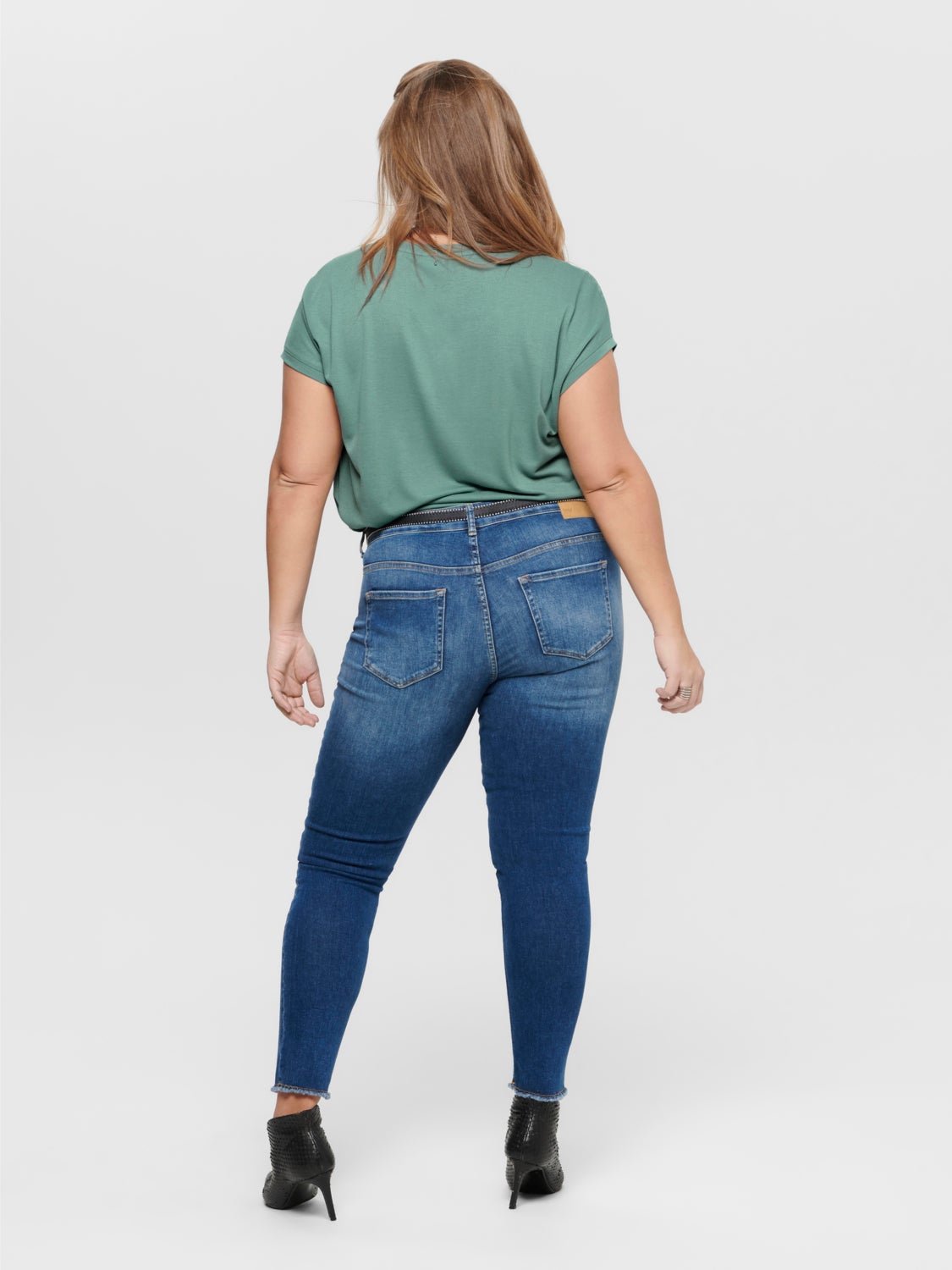 Curvy lace detail Top