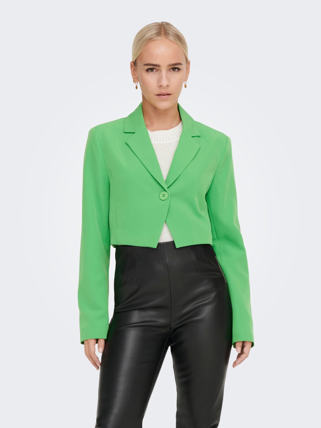 Cropped solid color blazer