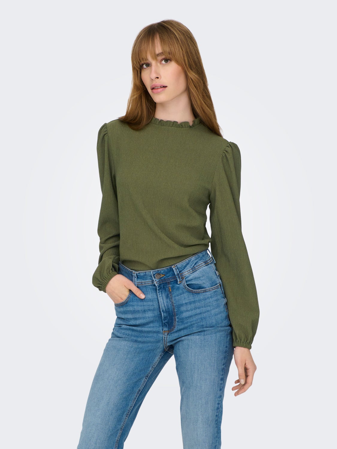 Top with long sleeves and high neck