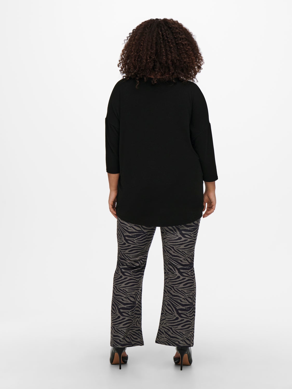 Curvy loose fitted 3/4 sleeved top