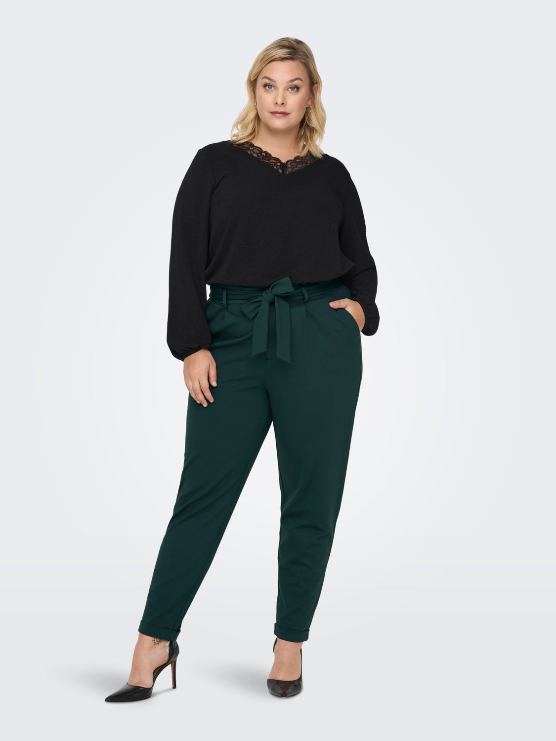 Curvy tie belt viscose pants