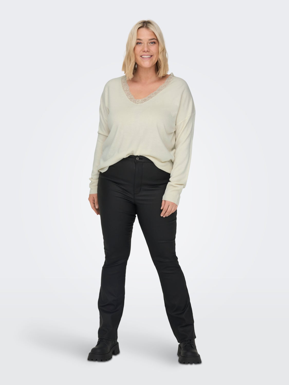 Curvy V-neck Knitted Pullover