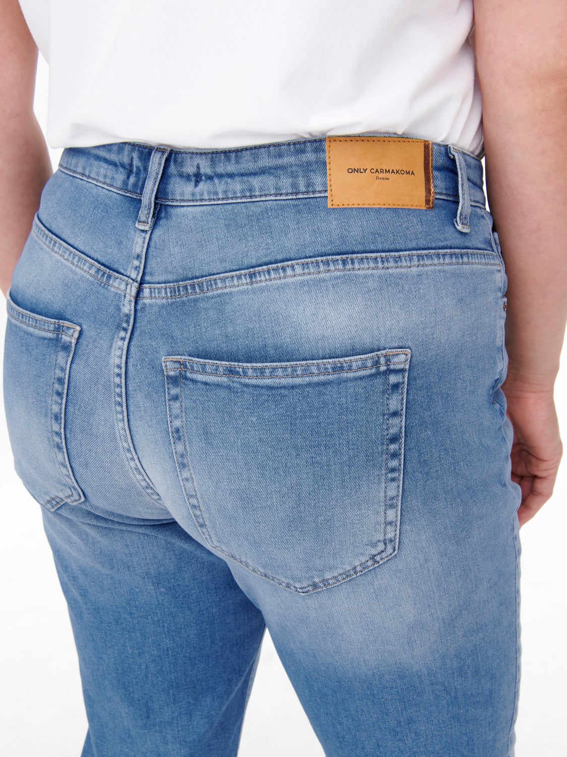Curvy CAREneda highwaisted mom jeans