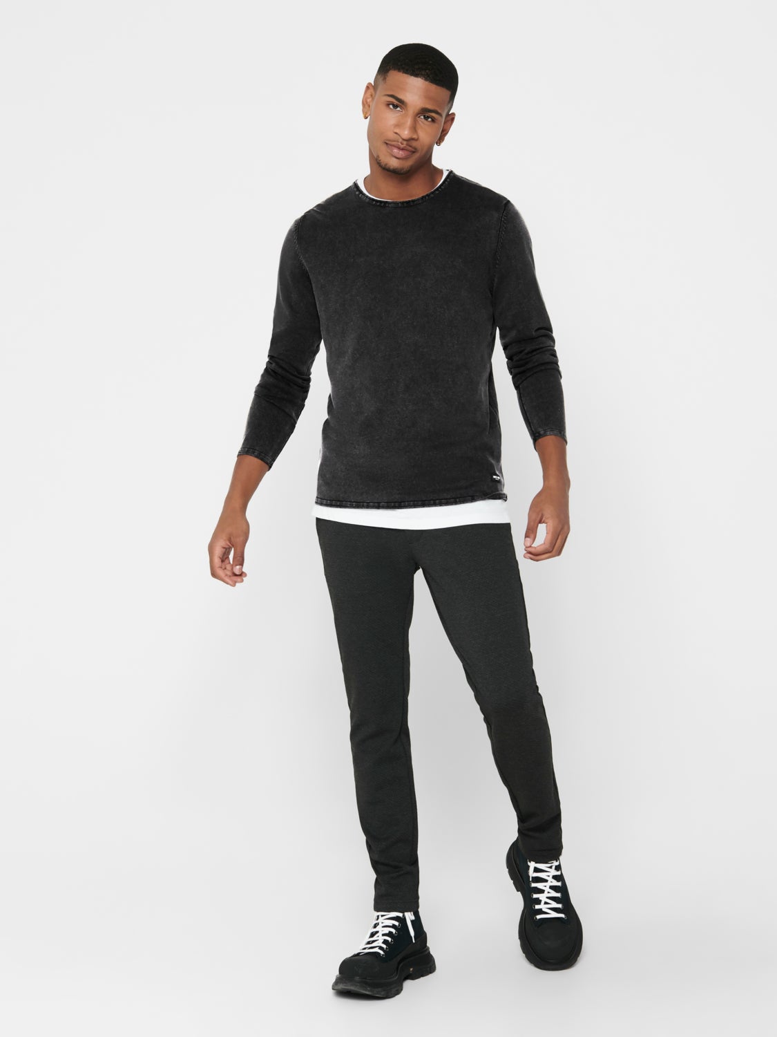 Crew neck knitted pullover