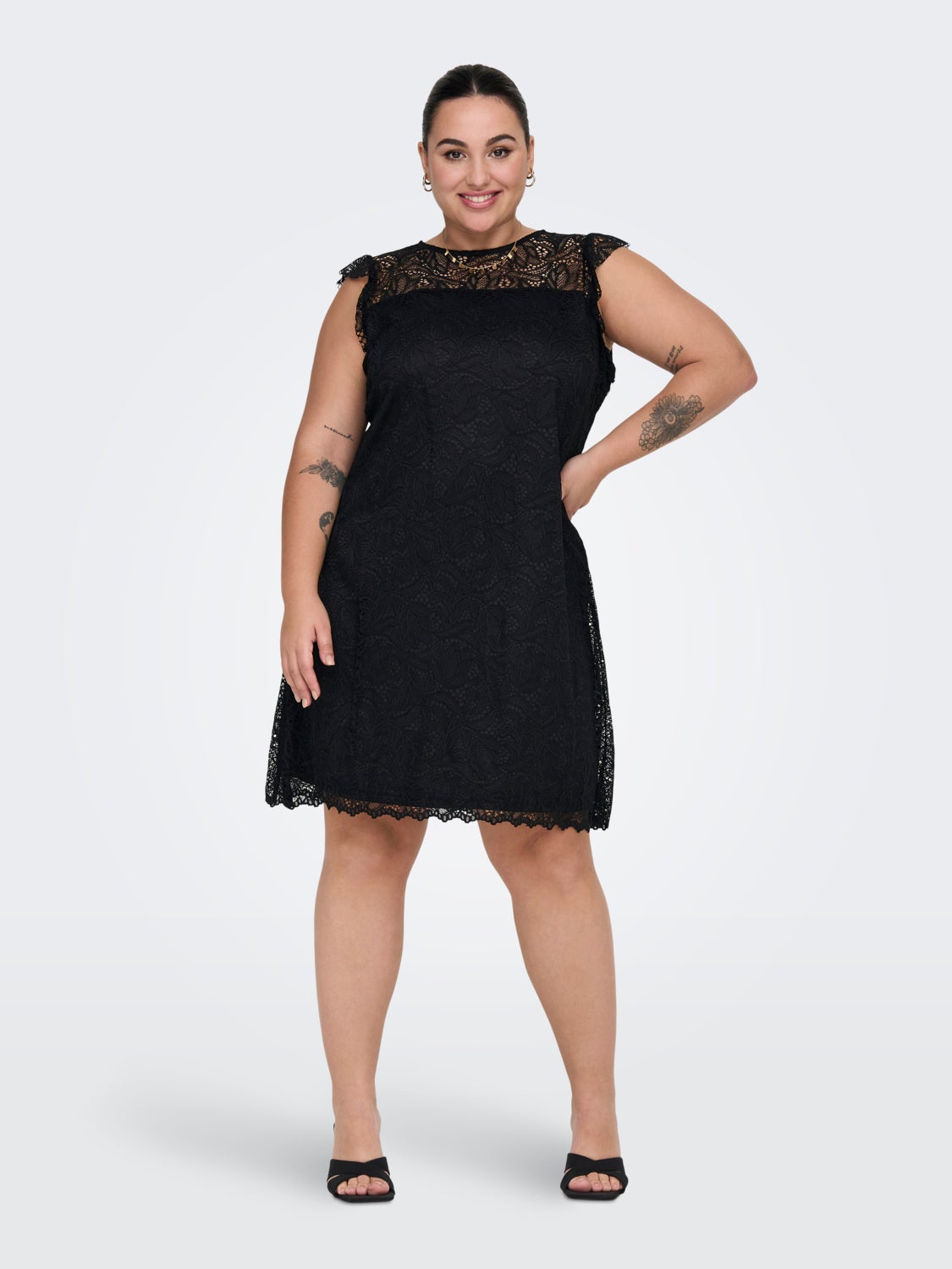 Curvy lace detail dress