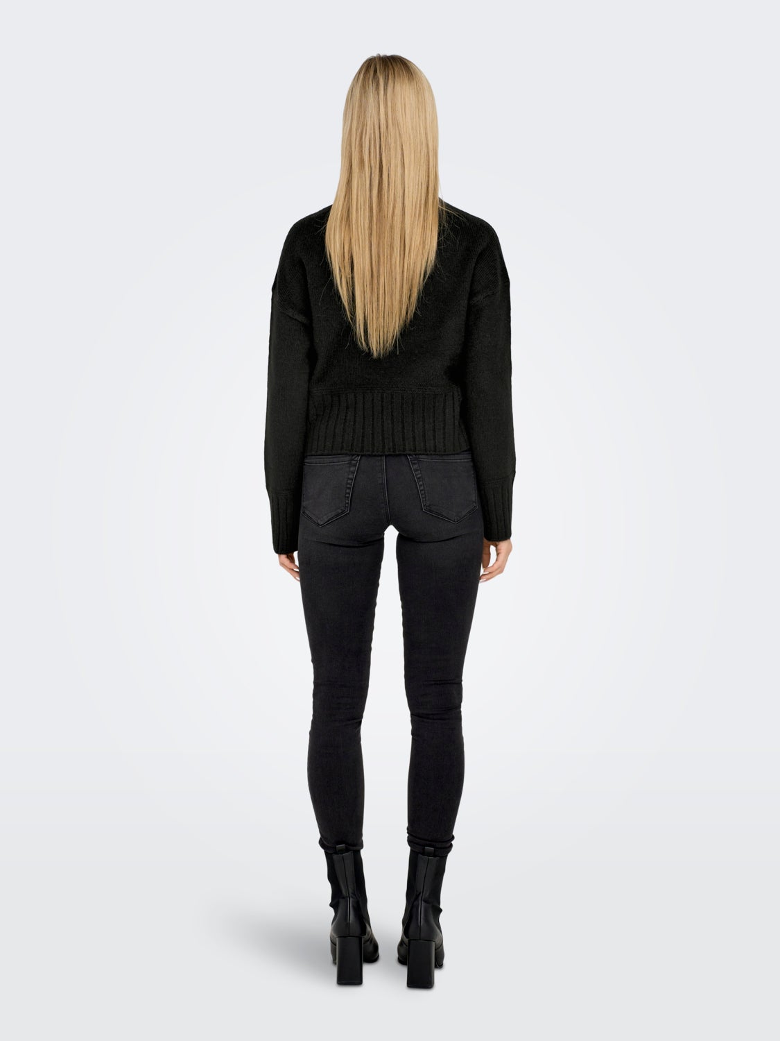 O-neck knitted pullover