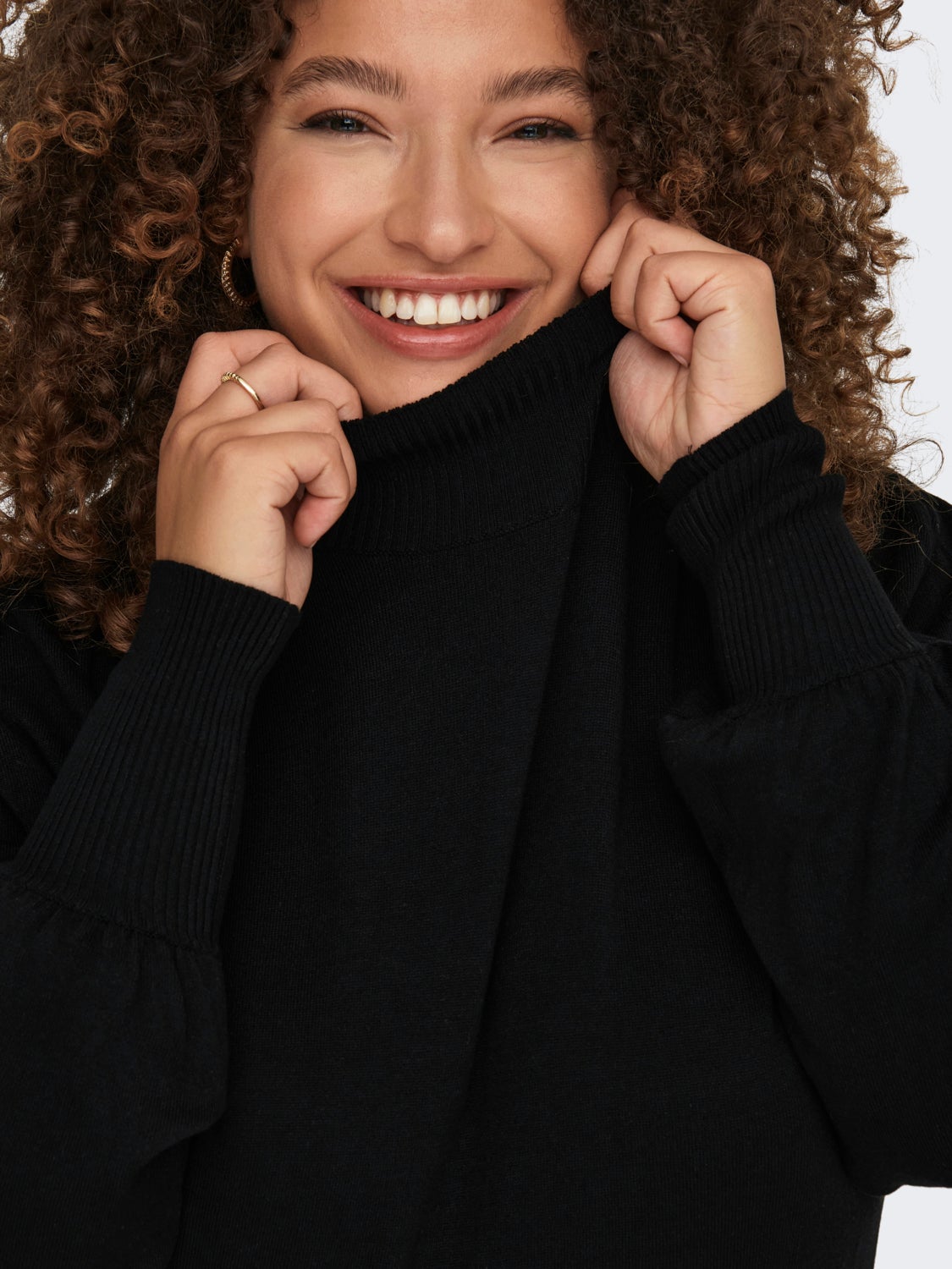 Curvy top with high neck