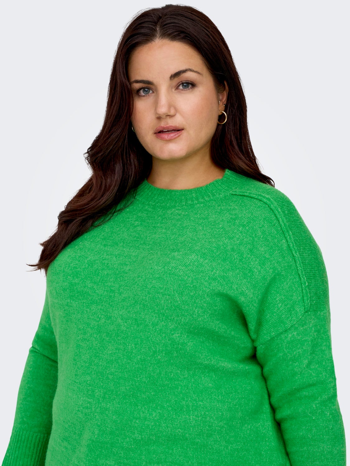 Curvy o-neck knitted pullover