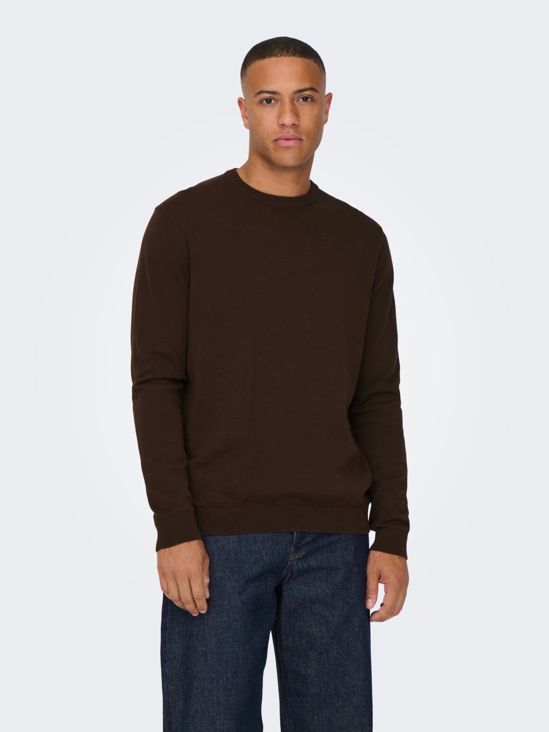 Crew neck knitted pullover