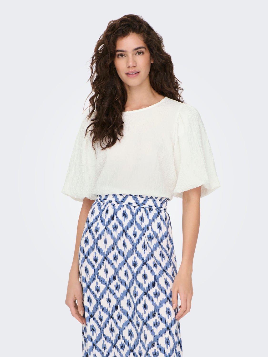 O-neck top with balloon sleeves