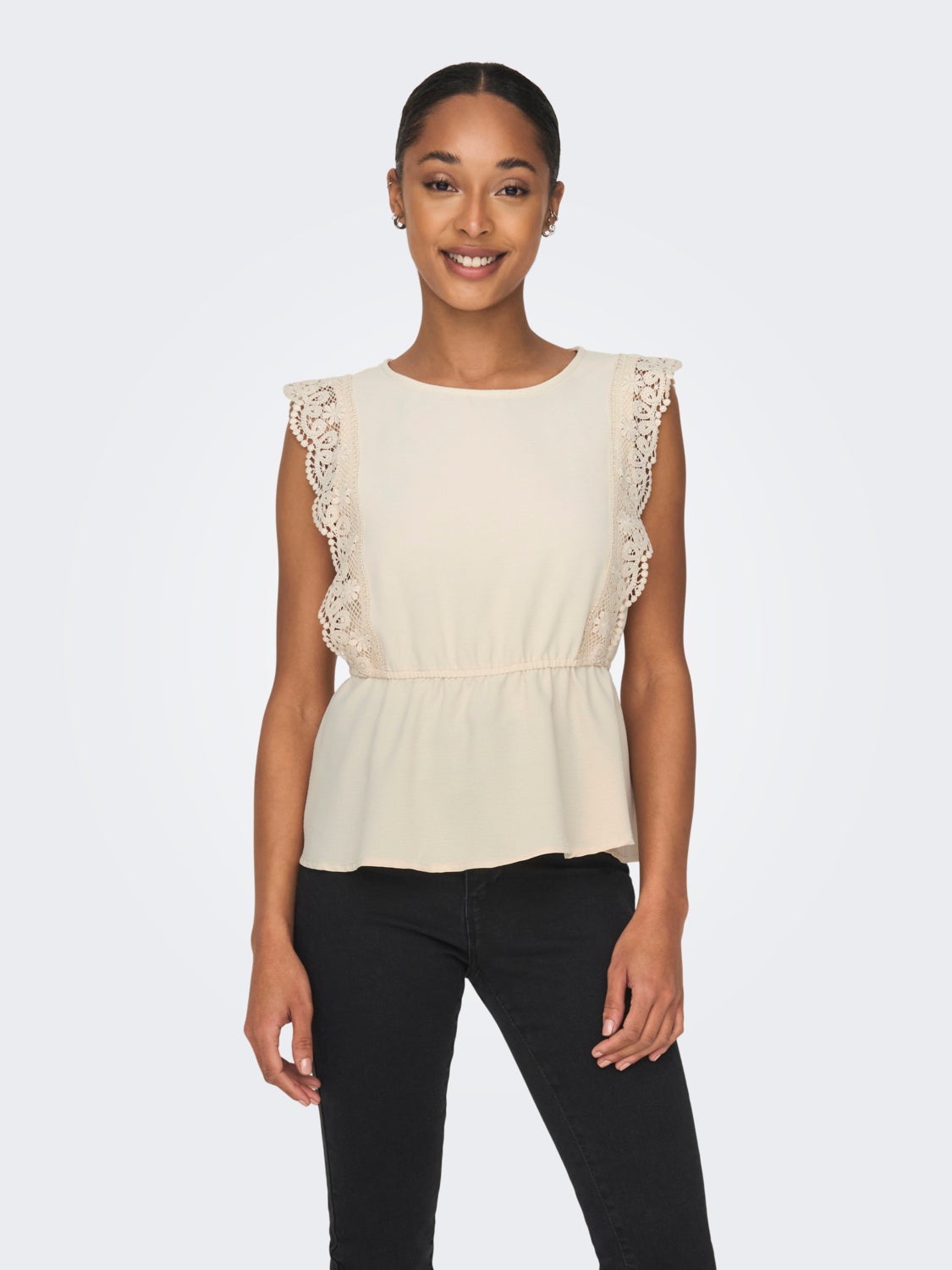 O-neck top with lace