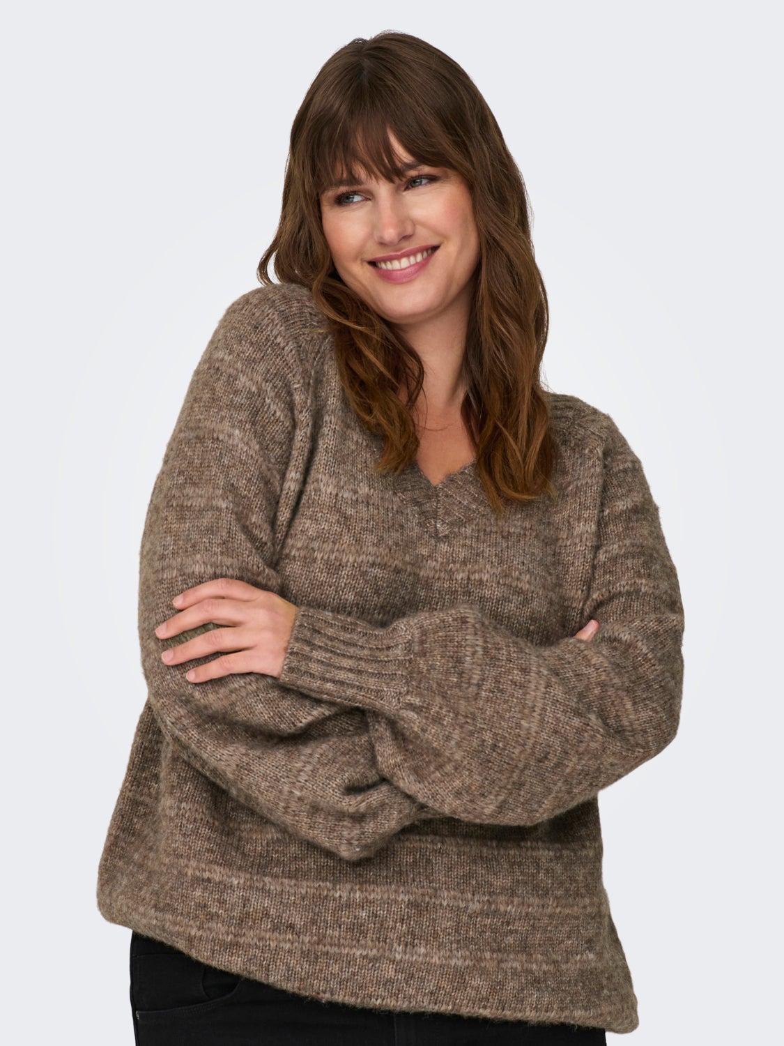 Curvy v-neck knitted pullover