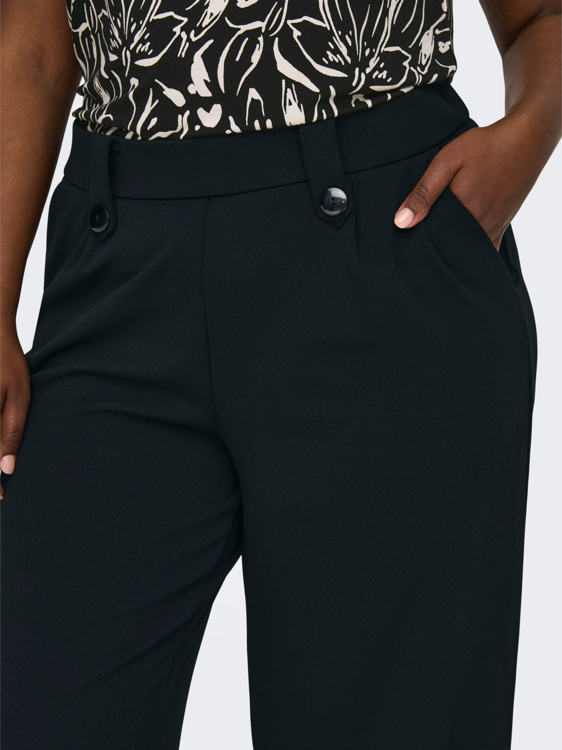 Curvy pull-up pants