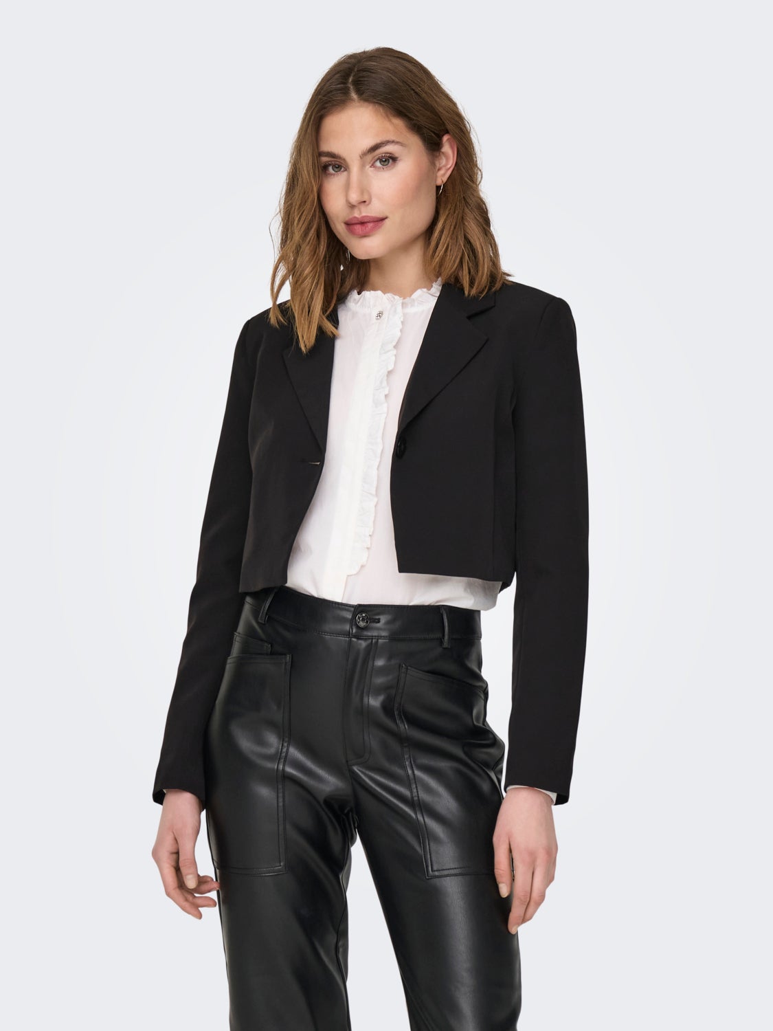 Cropped solid color blazer
