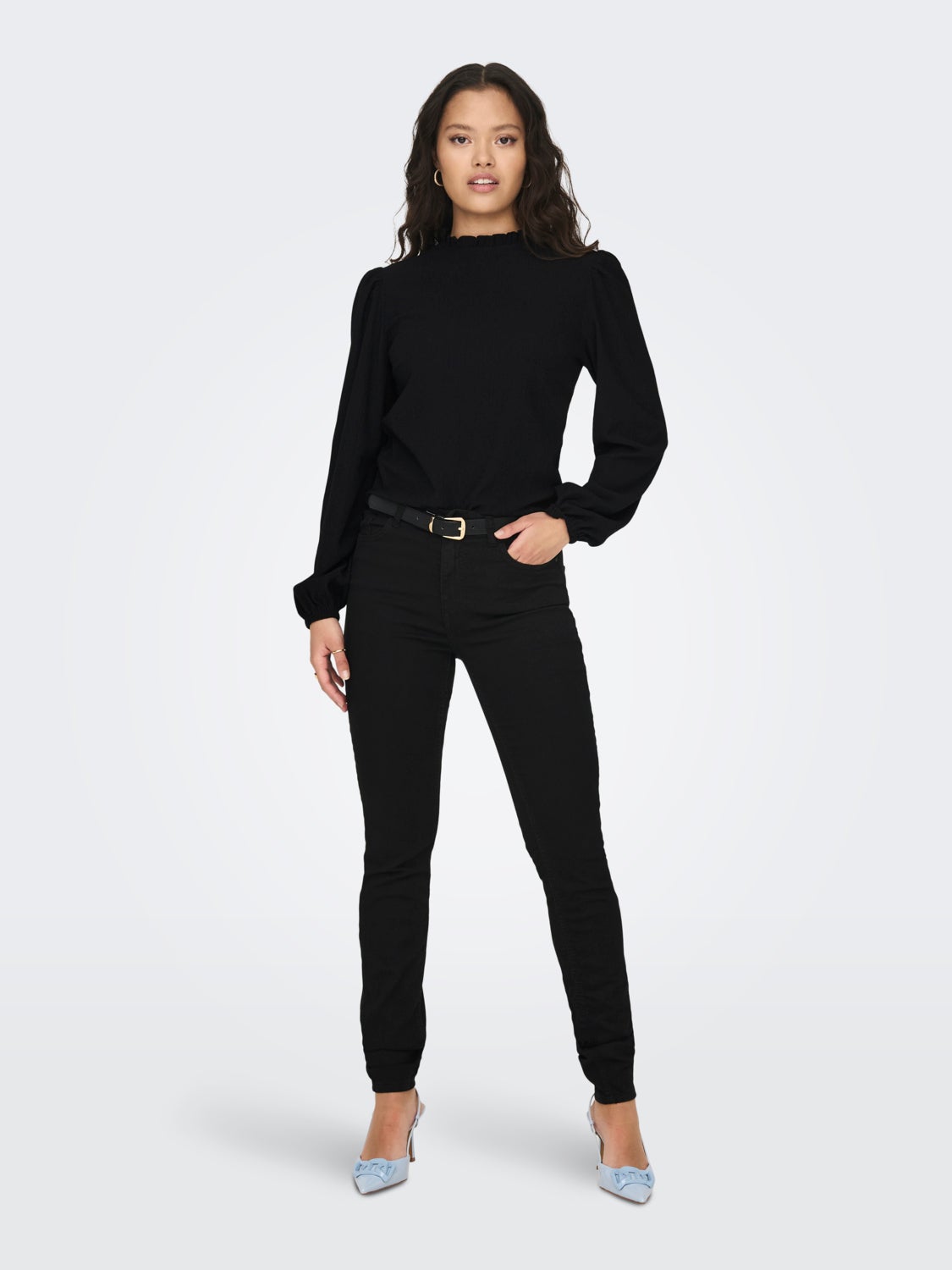 Top with long sleeves and high neck