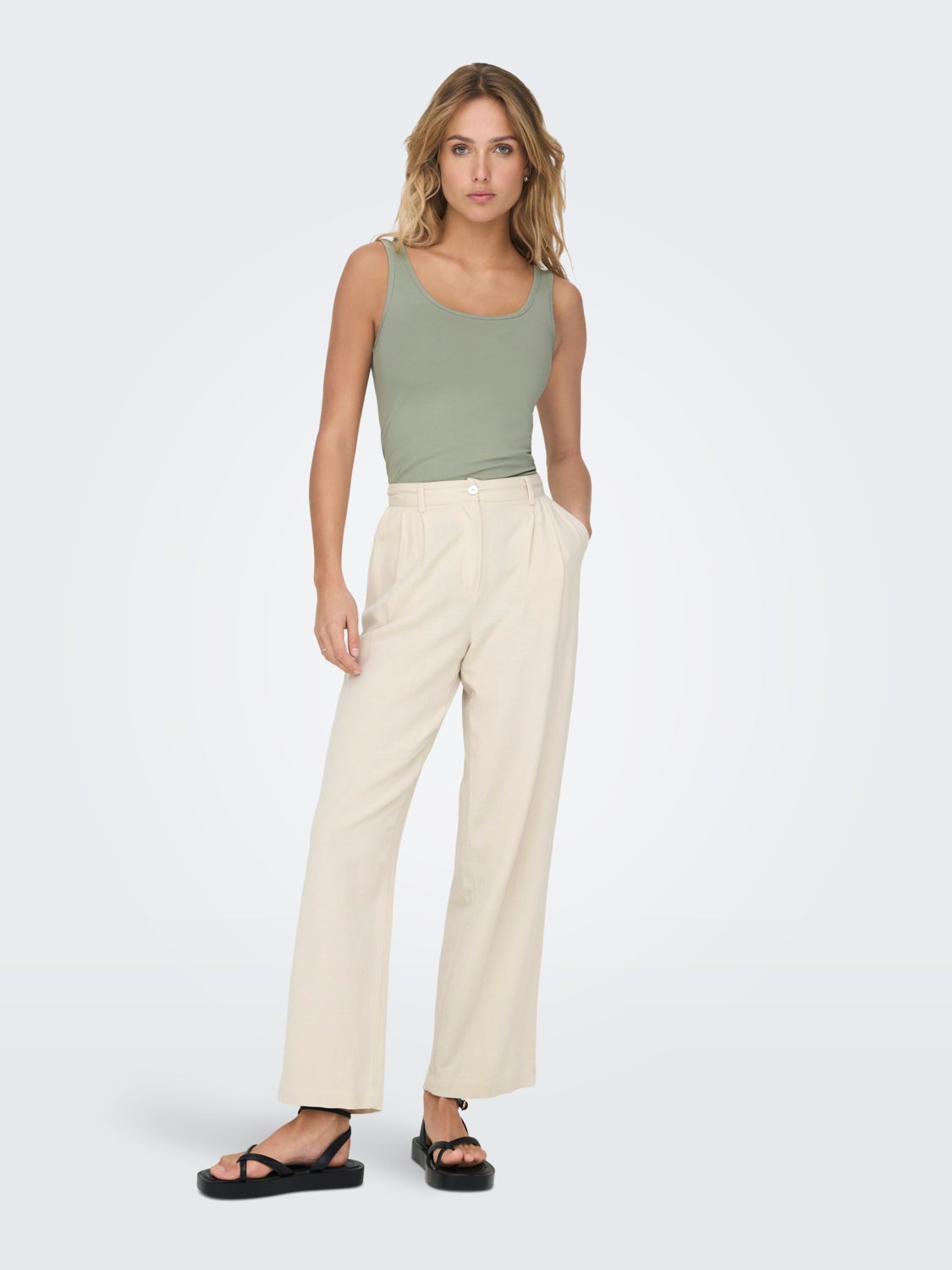 Slim Fit U-Neck Tank-Top