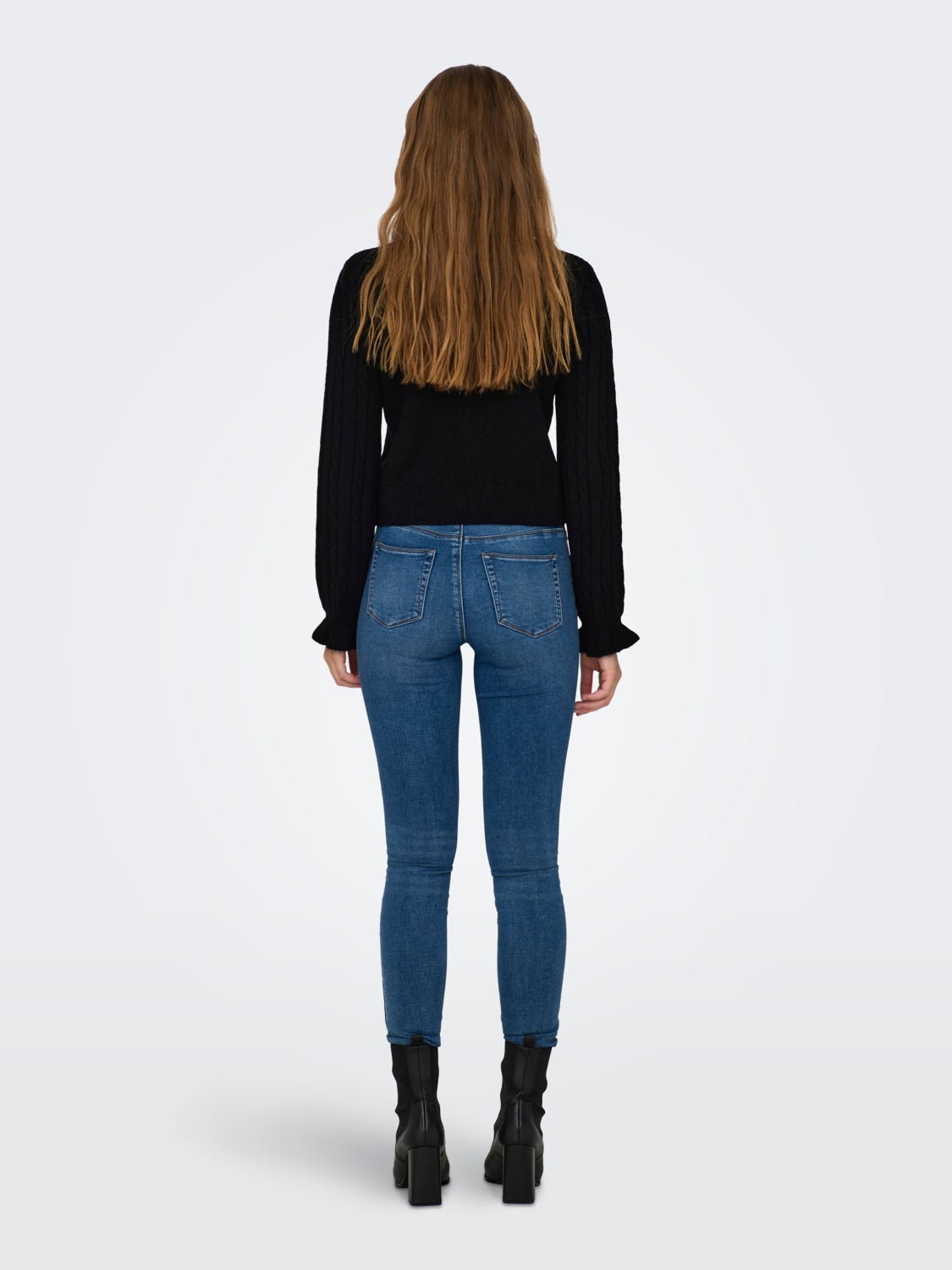 O-neck knitted pullover