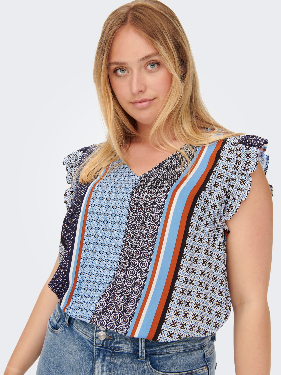 Curvy v-neck t-shirt