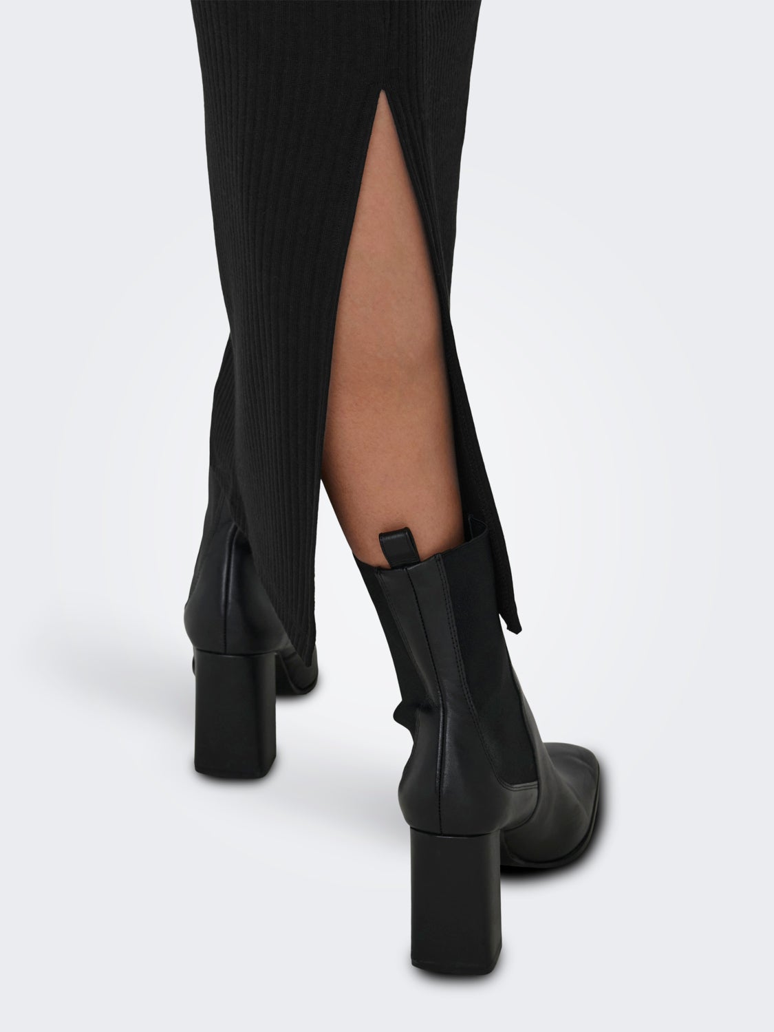 Midi skirt with slice