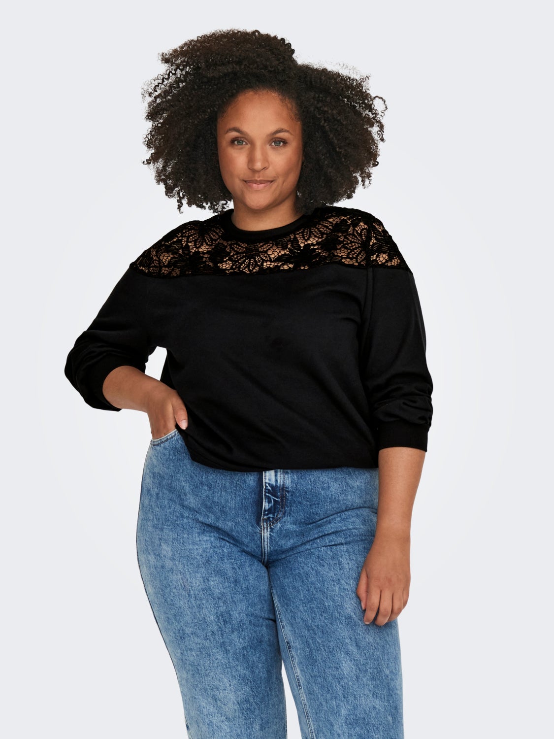 Curvy sweatshirt with lace