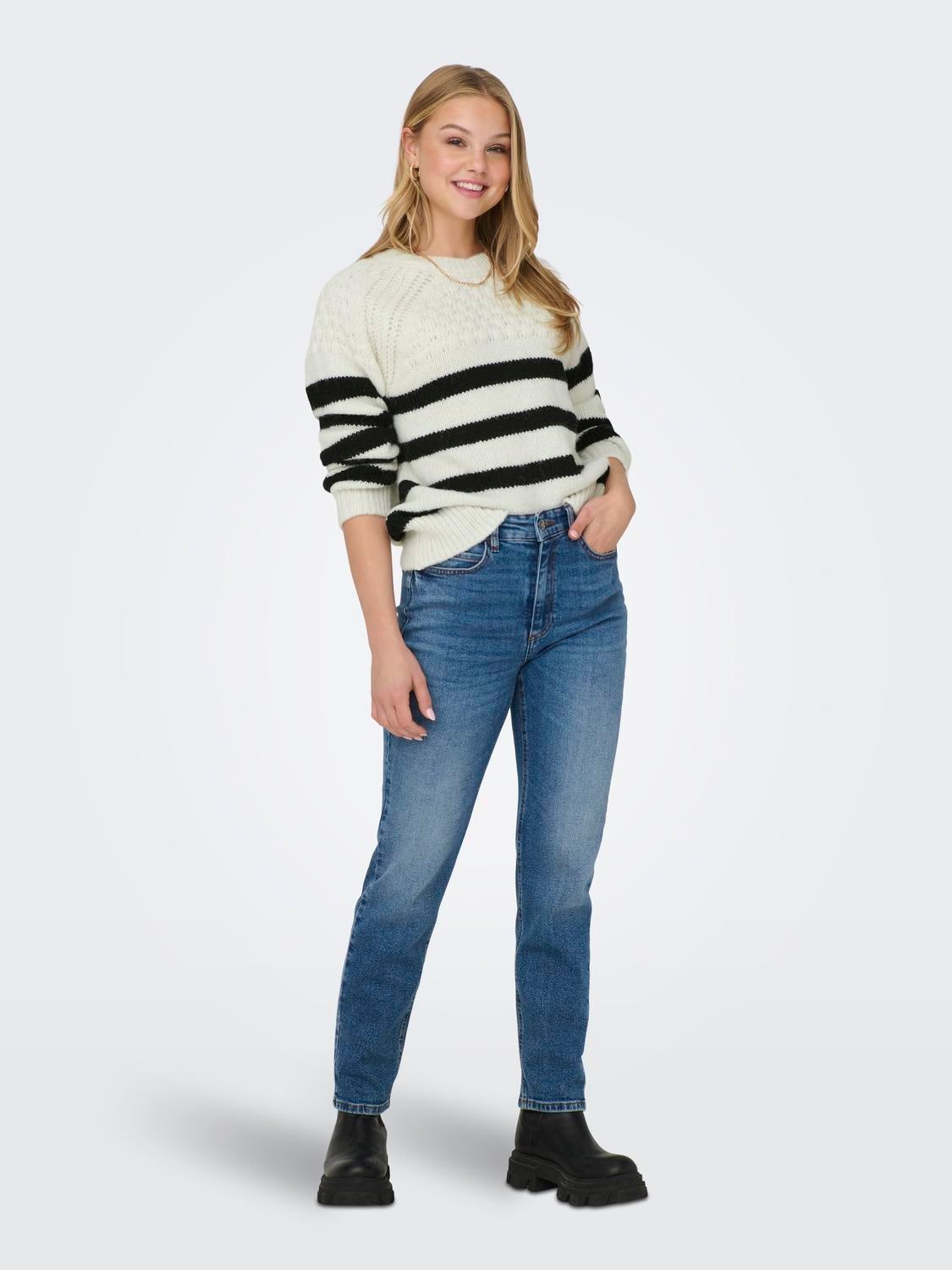 O-neck knitted pullover