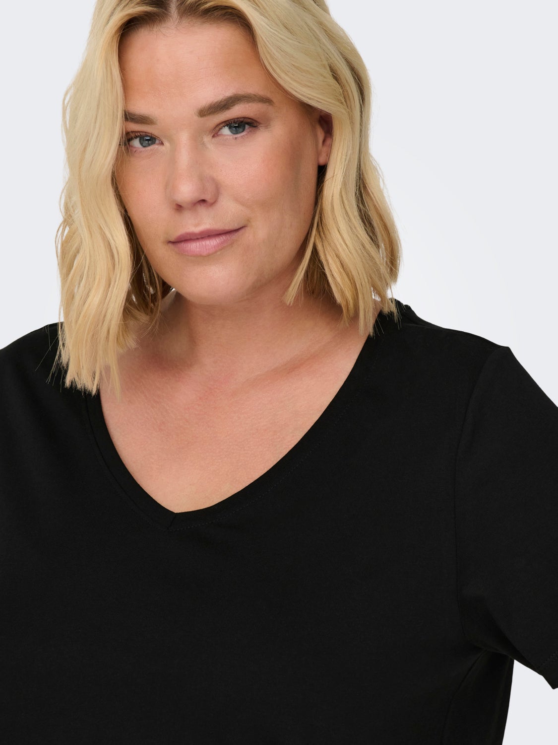 Curvy V-neck t-shirt