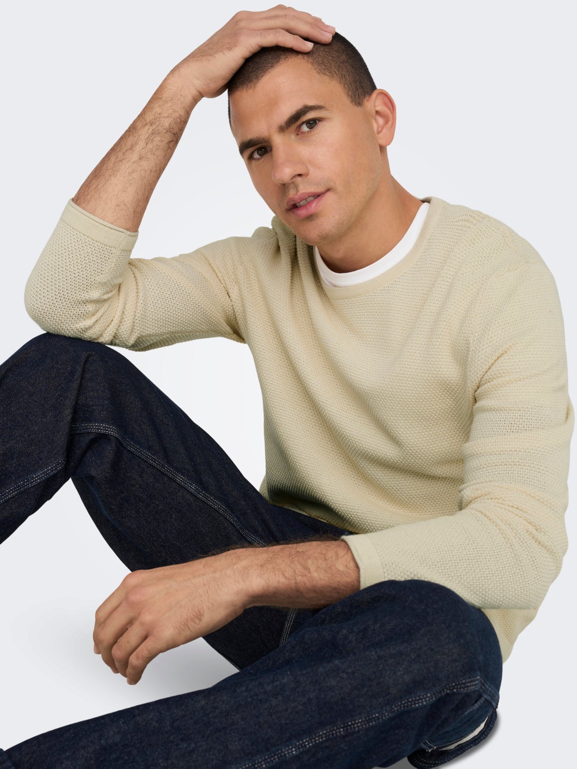 Knitted pullover crew neck