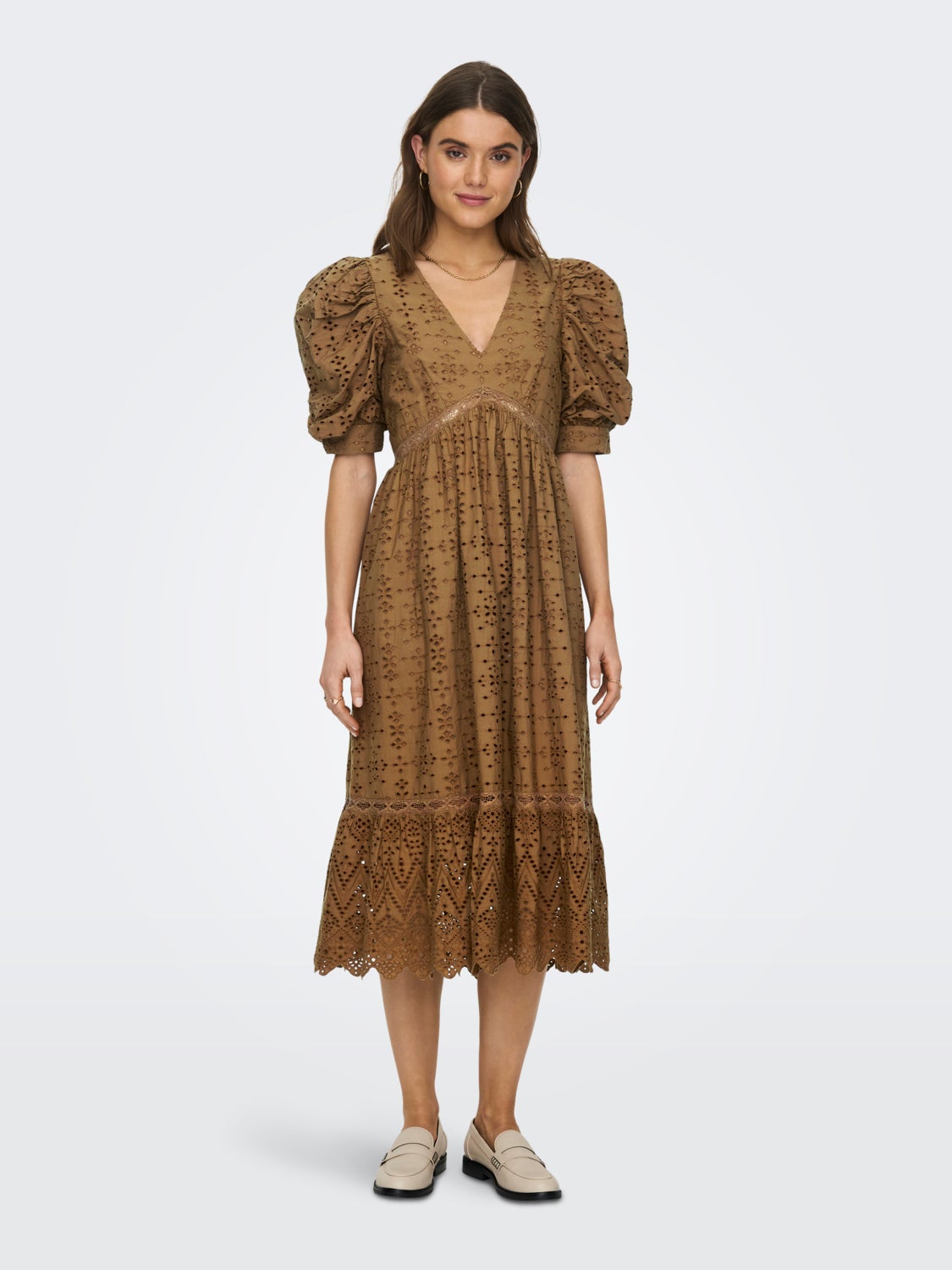 V-neck dress with puff sleeves