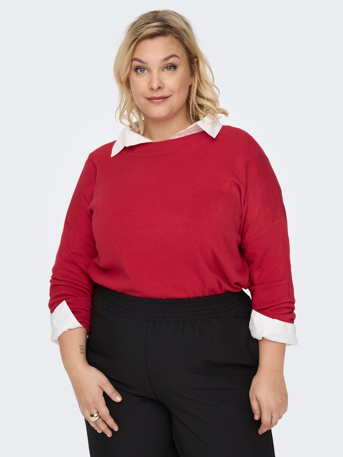 Curvy knitted pullover