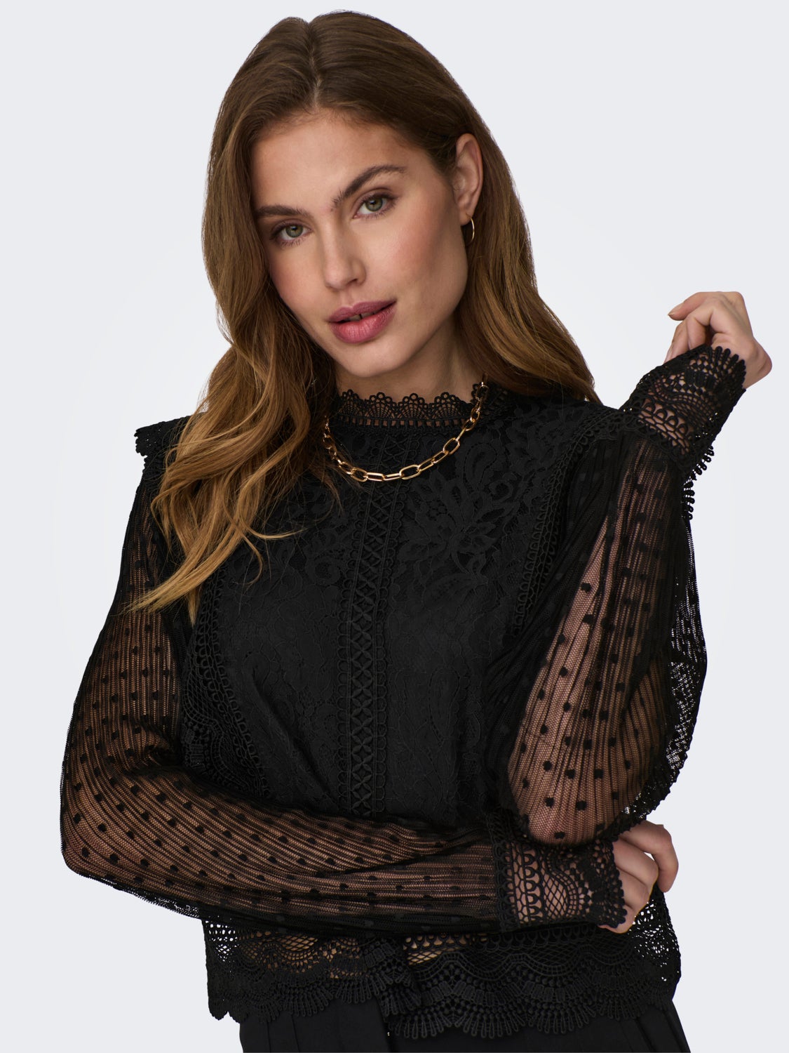 O-neck lace top