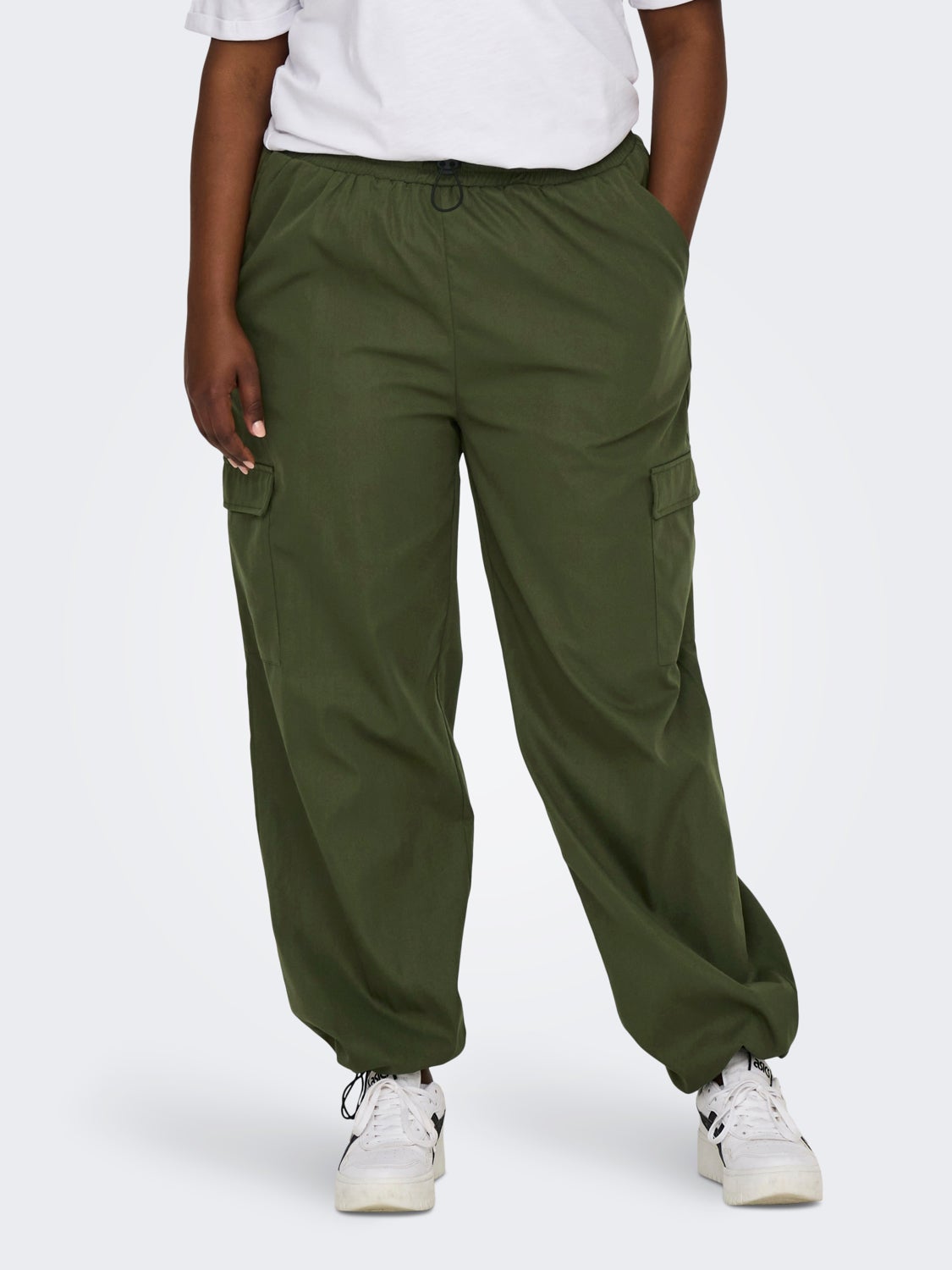 Curvy cargo pants
