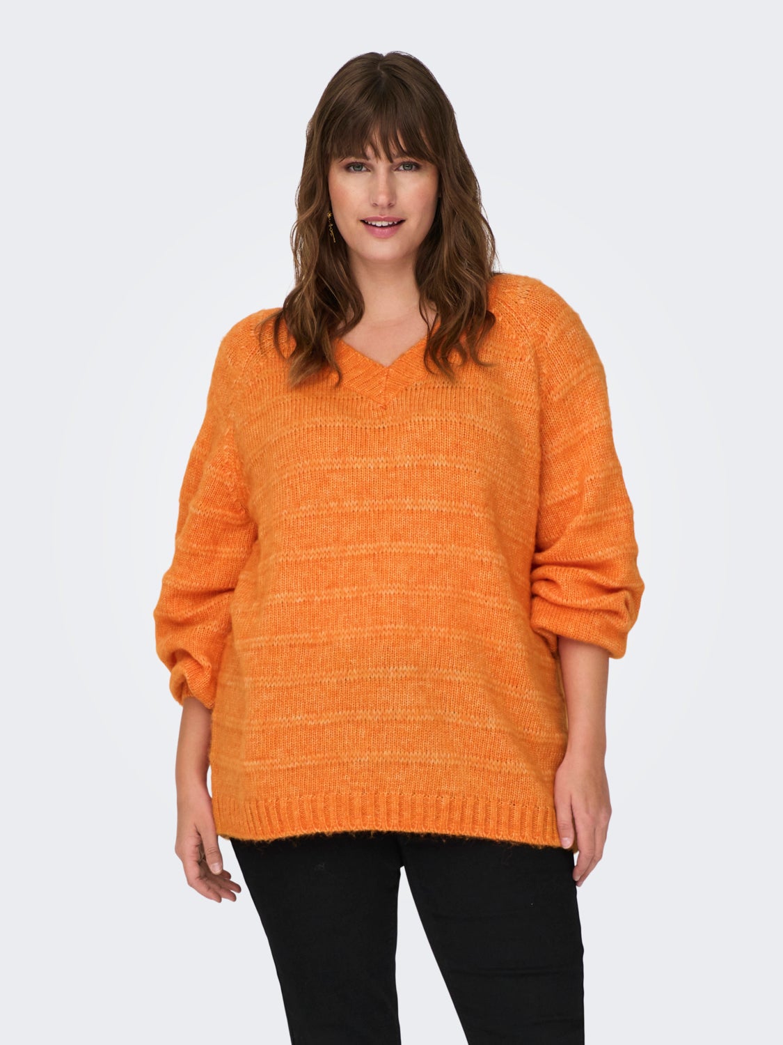 Curvy v-neck knitted pullover