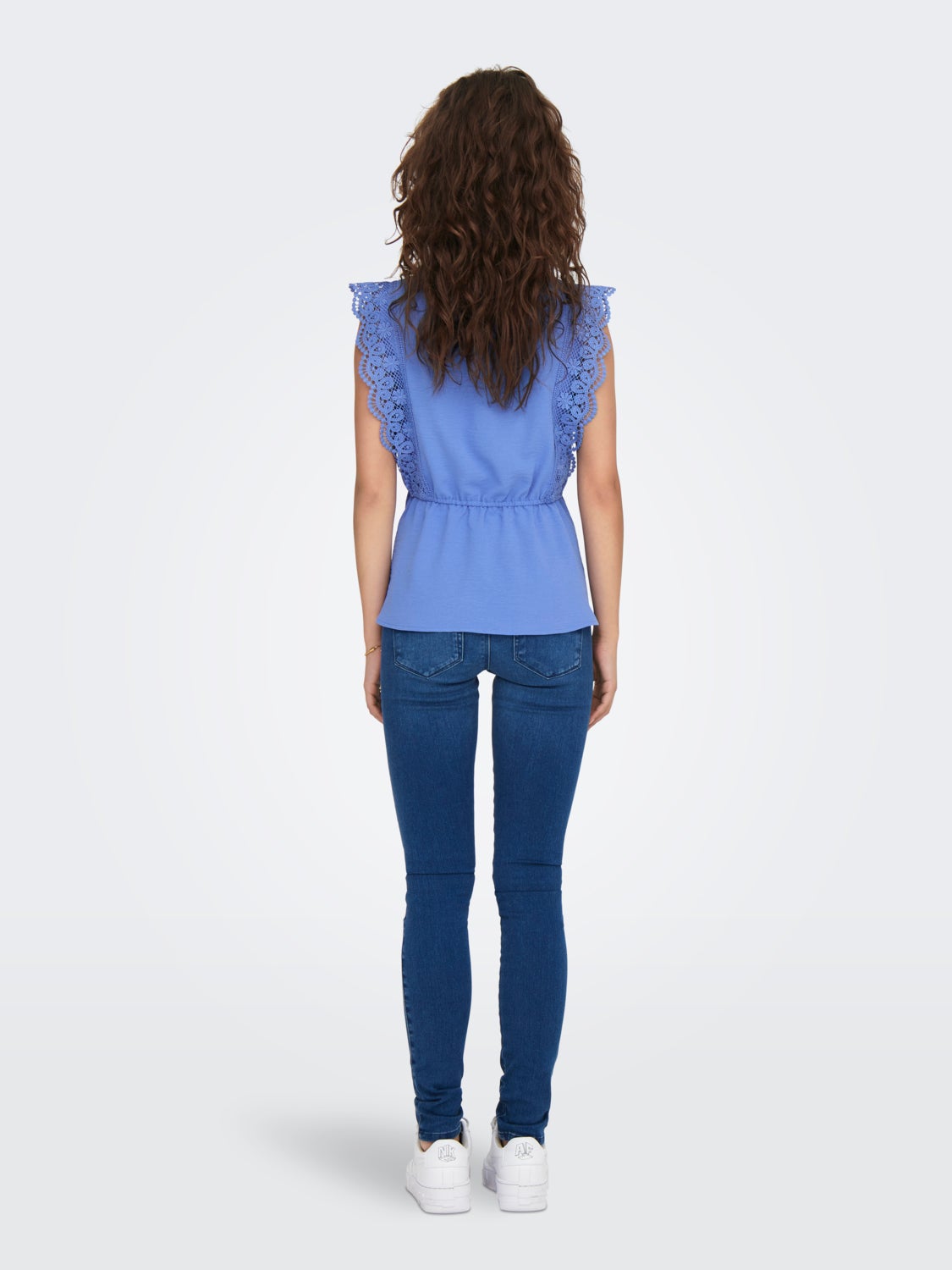 O-neck top with lace
