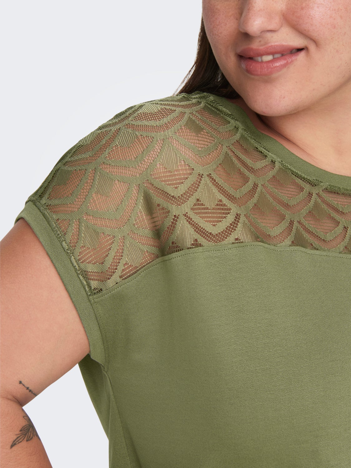 Curvy lace detail Top