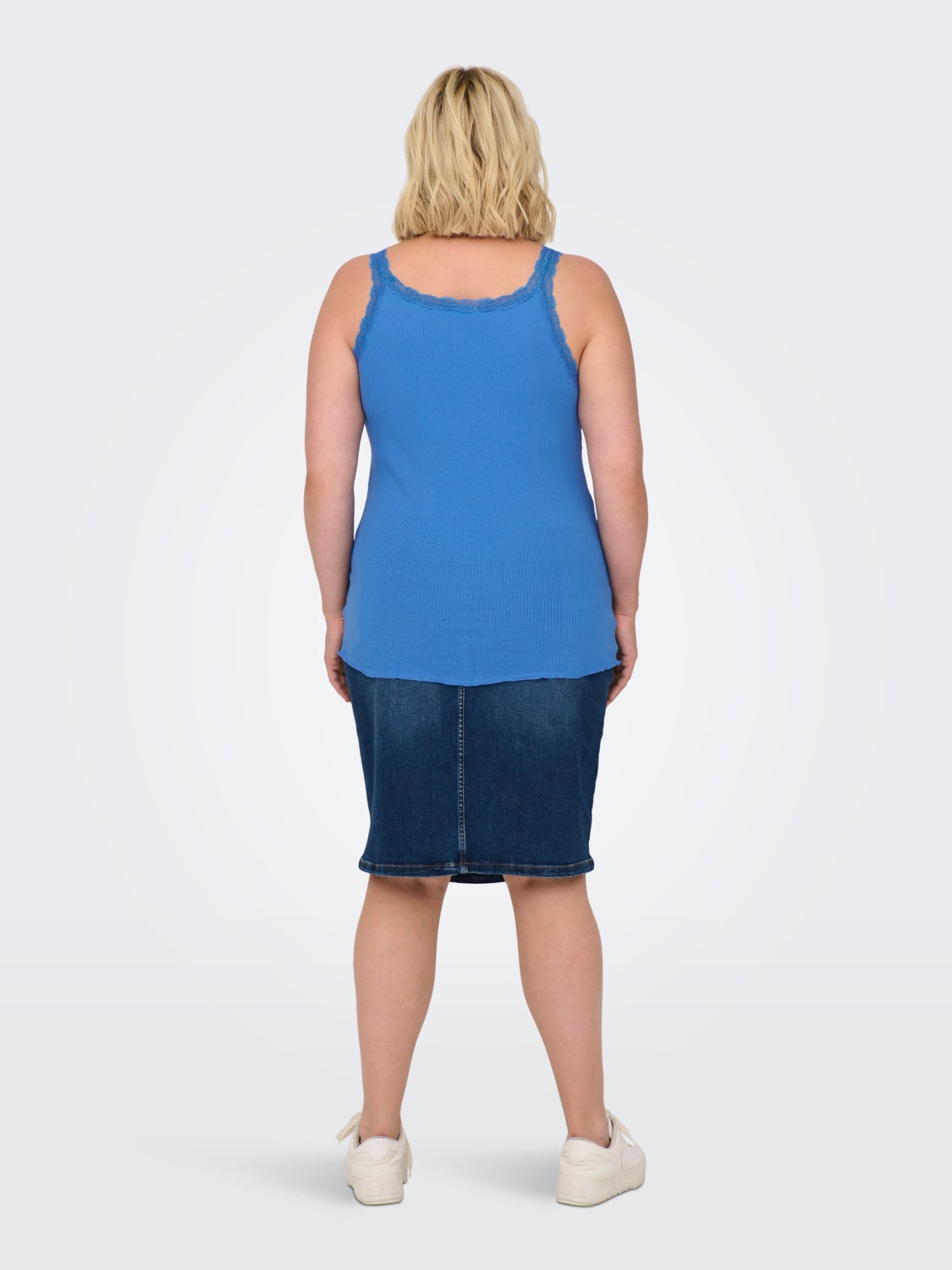 Curvy tanktop with FRILL AND lace EDGE