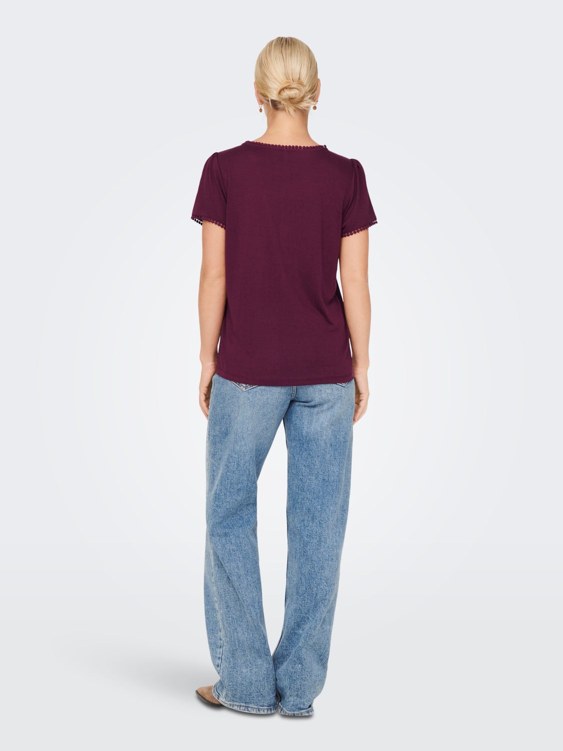 Regular fit o-neck top
