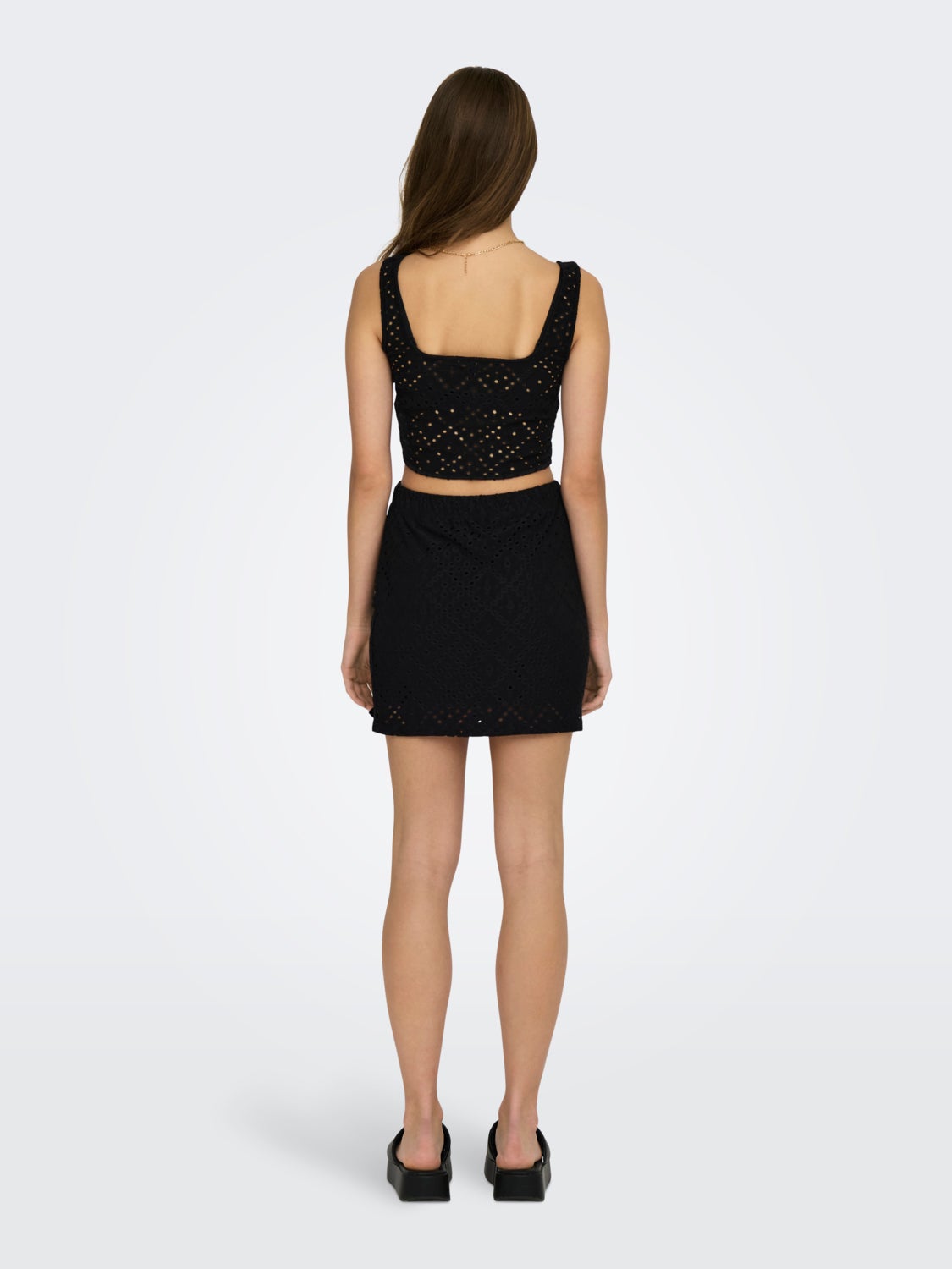 Cropped fit u-neck top