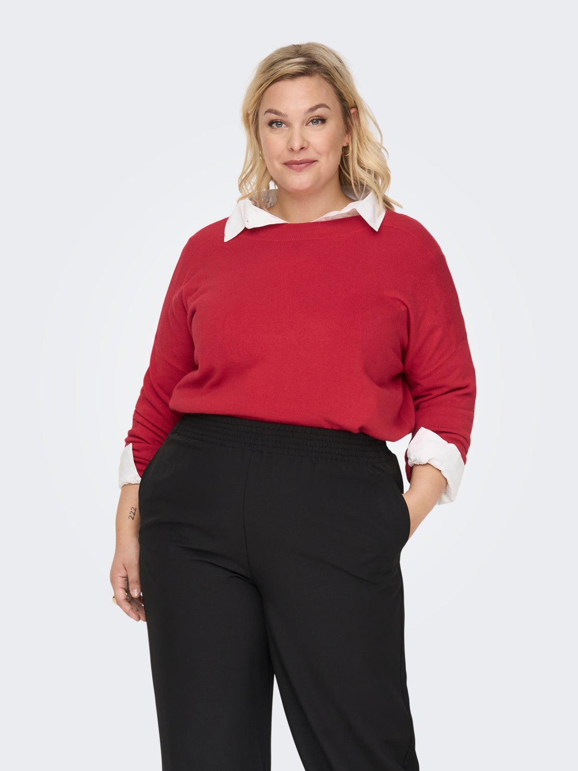 Curvy knitted pullover