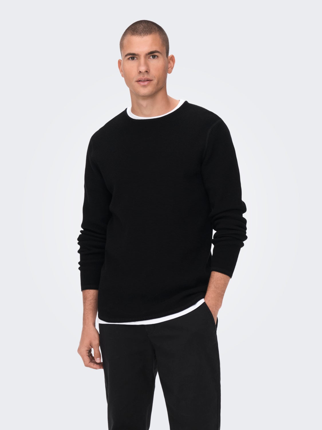 Solid color knitted pullover